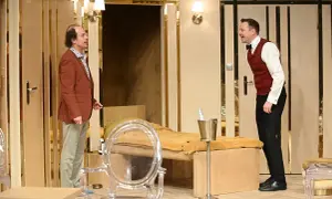 Teatr Capitol: O co biega? Zaskakująca farsa, która zachwyca widzów