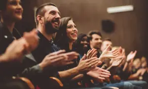 Co to jest stand up? Poznaj tajniki tej popularnej komedii