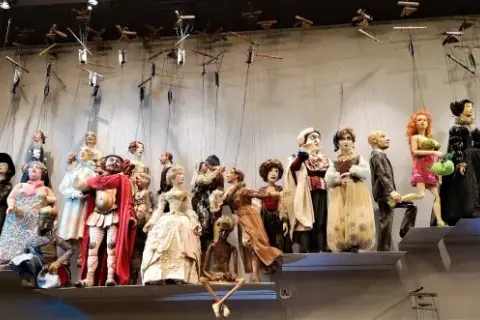 Teatr marionetek: Fascynująca historia i najważniejsze miejsca w Polsce