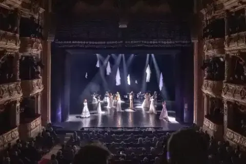Teatr co warto zobaczyć: najciekawsze premiery i spektakle w Krakowie i Warszawie