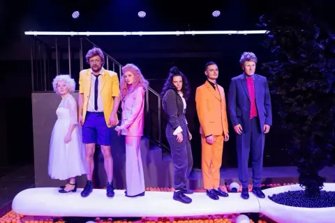Debil w teatrze Słowackiego – kontrowersyjna sztuka o niepełnosprawności