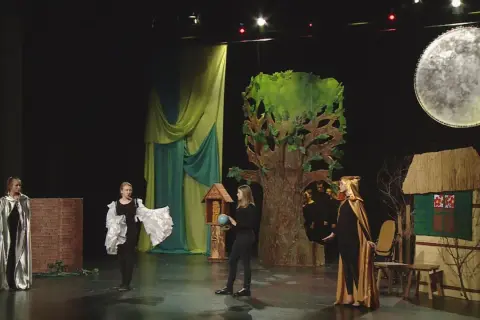 Najlepsze spektakle teatralne, które musisz zobaczyć w tym sezonie