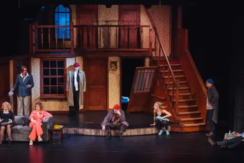 Teatr Komedia: Czego nie widać - odkryj tajemnice spektaklu