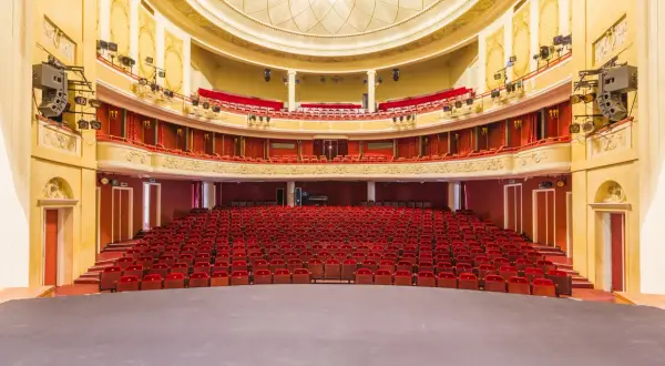 Teatr Polski w Warszawie: Historia, spektakle i wyjątkowe wydarzenia