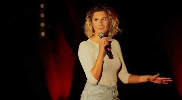 Wiolka Walaszczyk stand up - odkryj jej absurdalny humor i występy