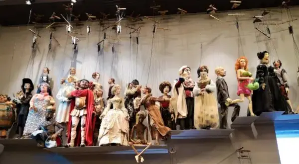 Teatr marionetek: Fascynująca historia i najważniejsze miejsca w Polsce
