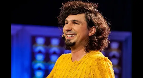 Kabaret Łowcy.B – historia, humor i niezapomniane występy