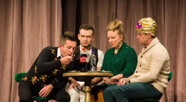 Kabaret Jurki na cmentarzu: niezwykłe spojrzenie na All Saints' Day