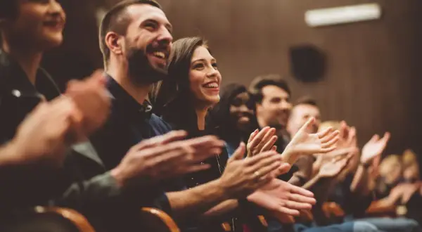 Co to jest stand up? Poznaj tajniki tej popularnej komedii