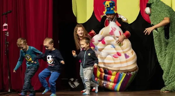 Najlepsze spektakle dla dzieci, które zachwycą Twoje maluchy
