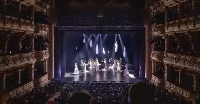 Teatr co warto zobaczyć: najciekawsze premiery i spektakle w Krakowie i Warszawie
