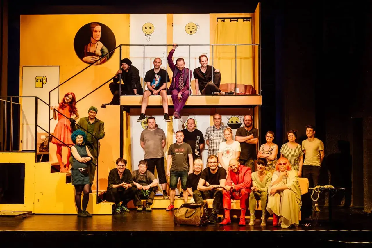 Czego nie widać w teatrze: kulisy, recenzje i niezwykłe występy