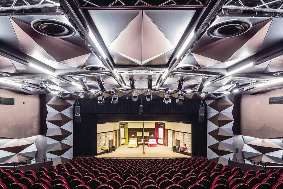 Zdjęcie Część teatru z garderobami: tajemnice zaplecza scenicznego