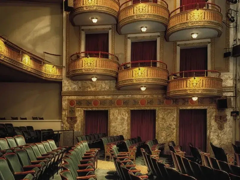 Zdjęcie Ile trwa przerwa w teatrze? Poznaj sekrety teatralnych przerw