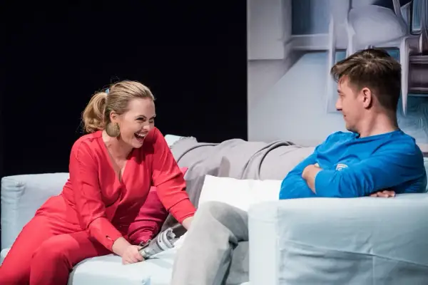 Opinie o spektaklu ludzie inteligentni: kontrowersje i emocje w teatrze