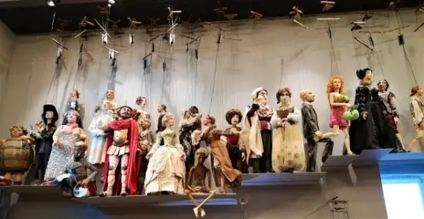 Teatr marionetek: Fascynująca historia i najważniejsze miejsca w Polsce