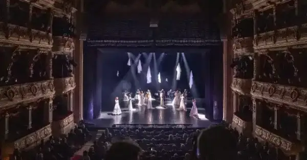 Teatr co warto zobaczyć: najciekawsze premiery i spektakle w Krakowie i Warszawie