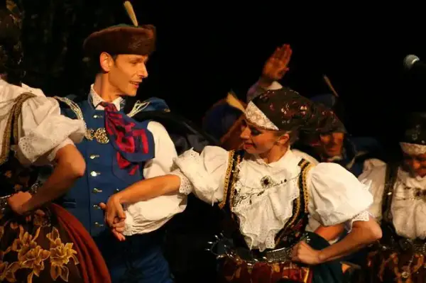 Cieszyński kabaret: odkryj najlepsze grupy i nadchodzące występy