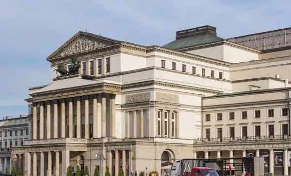 Kto założył teatr narodowy w Warszawie? Odkryj jego fascynującą historię