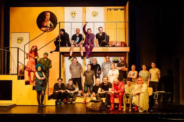 Czego nie widać w teatrze: kulisy, recenzje i niezwykłe występy